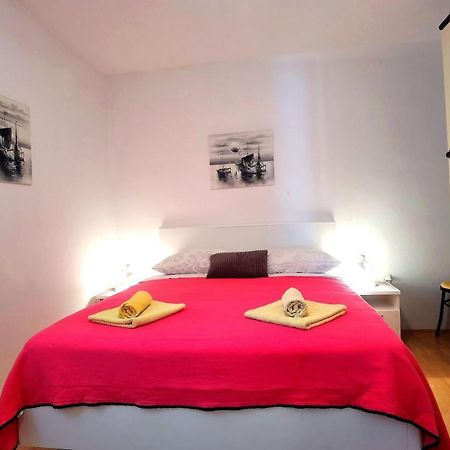 Apartments & Rooms Milena Vodice Bagian luar foto