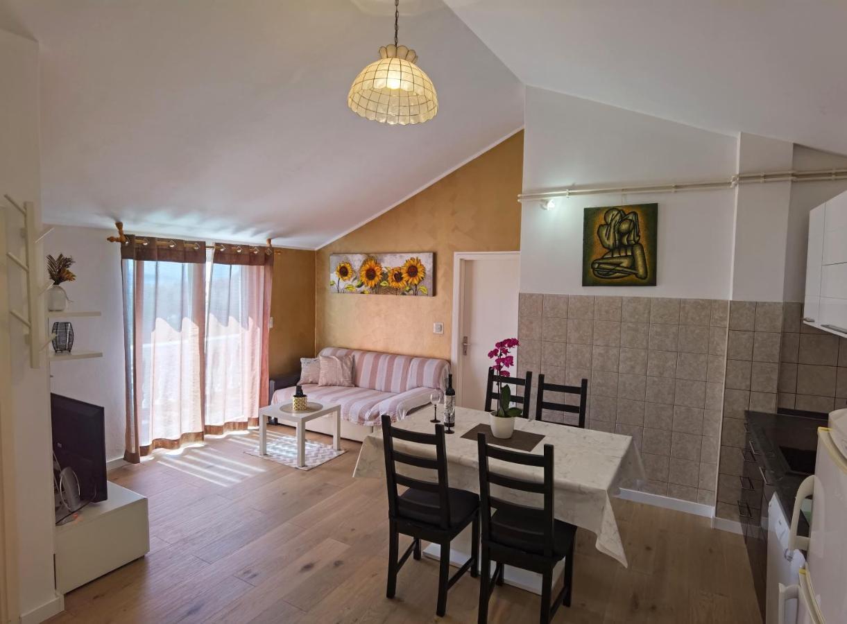 Apartments & Rooms Milena Vodice Bagian luar foto