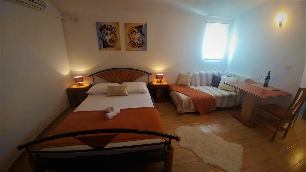 Apartments & Rooms Milena Vodice Bagian luar foto