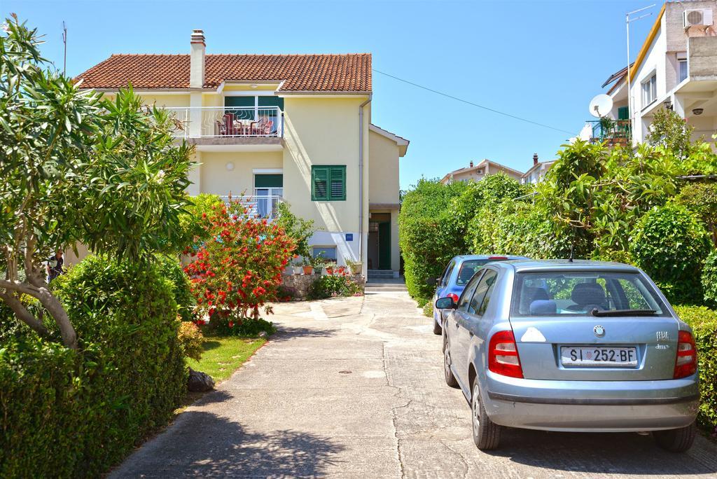 Apartments & Rooms Milena Vodice Bagian luar foto