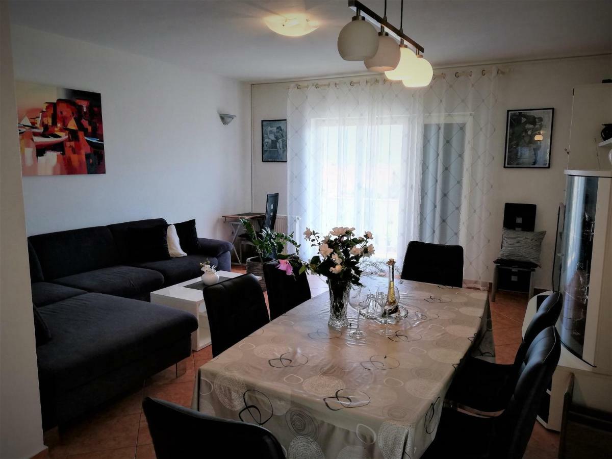 Apartments & Rooms Milena Vodice Bagian luar foto