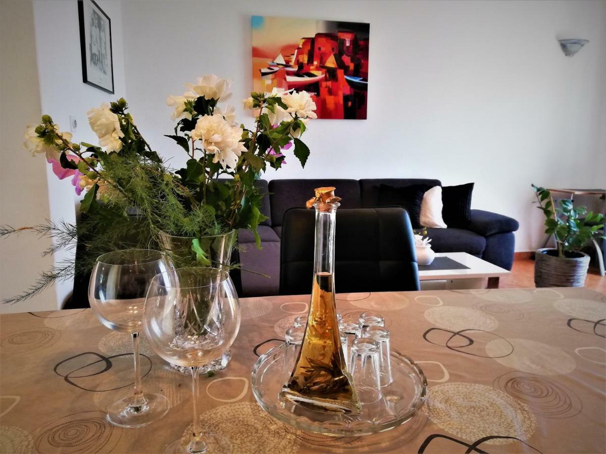 Apartments & Rooms Milena Vodice Bagian luar foto